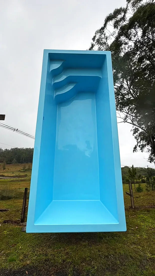 Foto real da piscina Fiberlux Essence de 2,5 por 5 metros