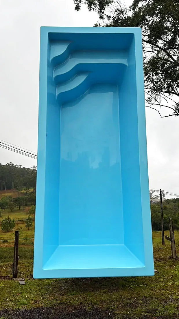 Foto real da piscina Fiberlux Essence de 2 por 4 metros